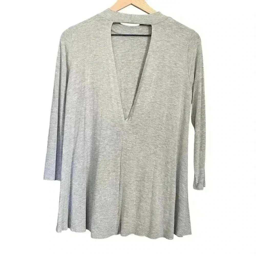 Open-back Gray Swing Tee - Picture 4 of 5
